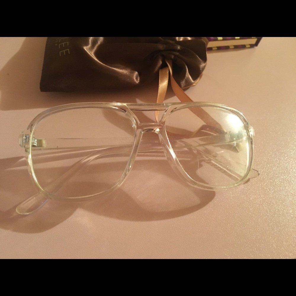 Clear glasses/sunglasses
